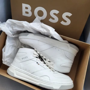 Nya BOSS sneakers strl 39 - Nypris 2900 kr