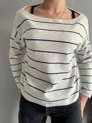 Tröja - Jätte fin randig tröja. Använd tyvärr bara 2 gånger. 