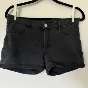Svarta jeansshorts - Mjuka tunna jeansshorts
