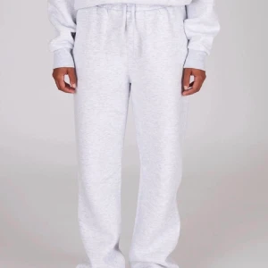 Mjukisbyxor  - Ljusgråa mjukisbyxor från Lxa:) 