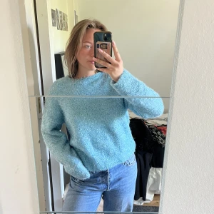 Glittrig stickad - Så fin glittrig stickad. fint skick och nopprar inte. Stor i storleken!