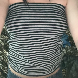 randig tubtopp/kjol - jätte fint randigt tubtopp/kjol från h&m i en gammal modell💋