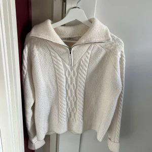 Tröja  - Säljer denna fina tröja pga att den inte kommer till användning. Använd inte köp direkt funktionen!!