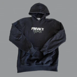  Carlings Hoodie - Carlings Hoodie. Kommer inte till användning längre. Toppenskick 👍🏻 köpt för 450kr, mitt pris 250. Skriv privat för fler bilder 🤝🏻