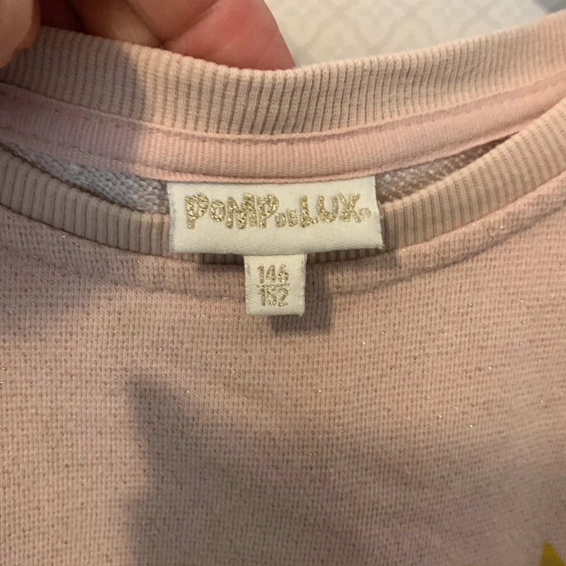 Det med sweatshirt och kjol från Pomp de Lux - 91