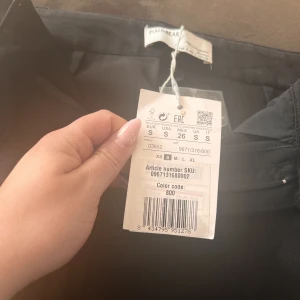 Kostymbyxor från Pull&Bear - Svarta. Aldrig använda. Strl S. Utsvängda vid benen 