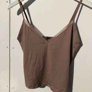 Topp Zara - Cropped topp från Zara i fint skick!
