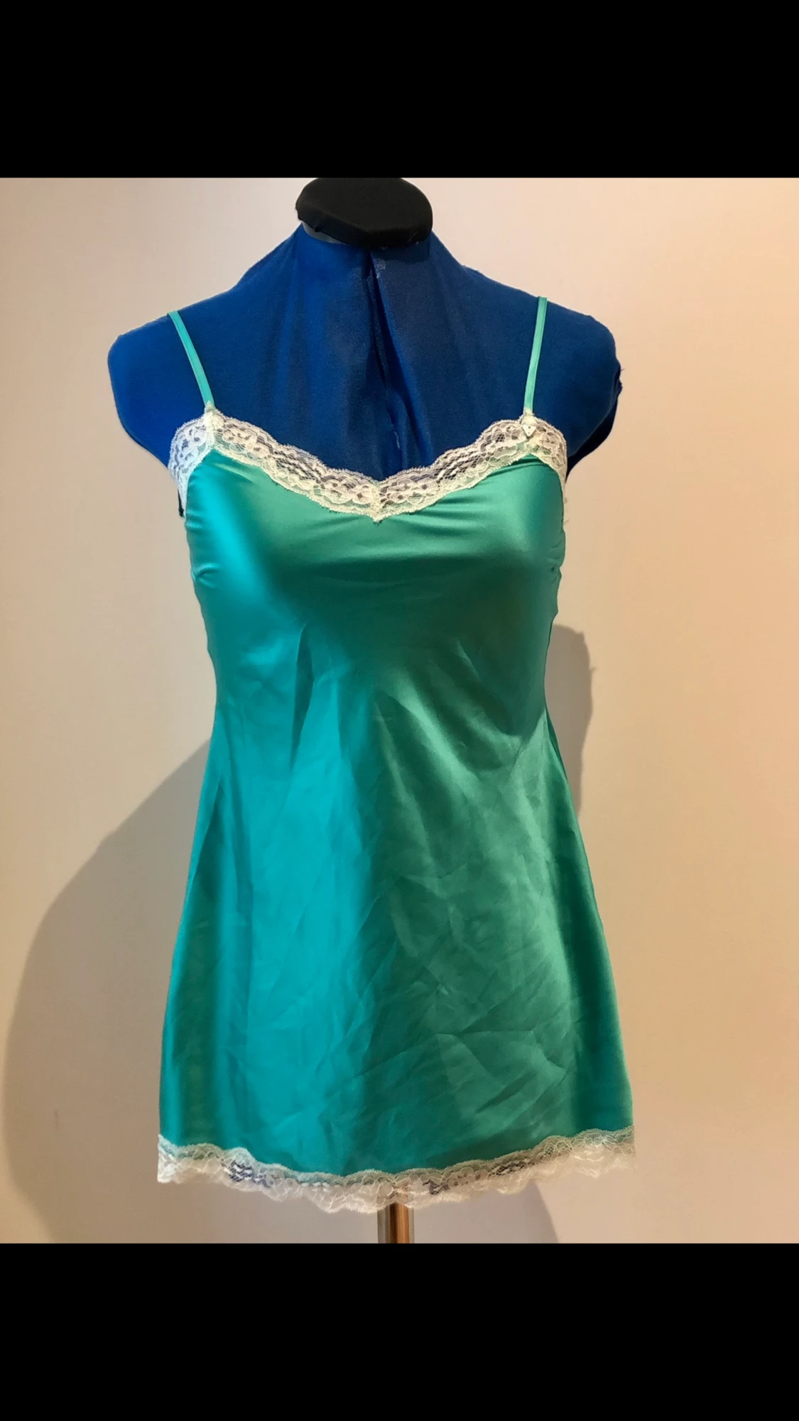 NY oanvänd GUESS topp