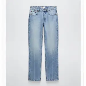 Jättefina jeans med låg midja från zara. Får ingen användning av dom då de blivit för små!!