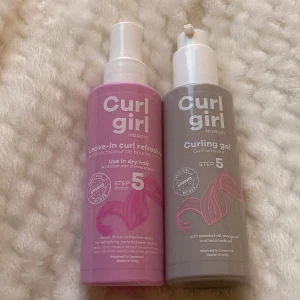 Hår produkter - Curlgirl nordig hår produkter. Leave in curl refreshner och curling gel. Båda silikon fria och veganska, använt 2 pump vardera. Köp en för 49kr eller båda för 99kr💗