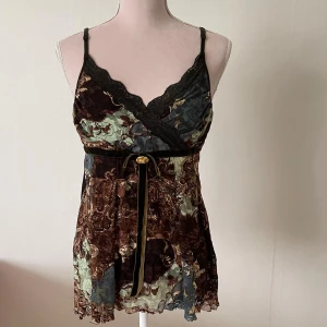 Blommigt linne i storlek M - Blommigt linne i storlek M💕 säljer också en likadan i storlek S så kolla in min profil💕