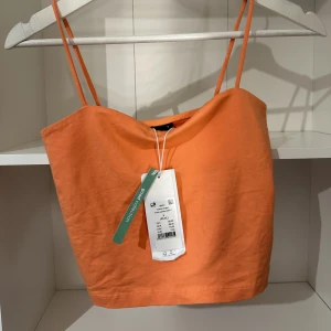 Orange Topp Linne - Linne i strl S från Gina tricot helt oanvänd med prislapp. Bomull material och  sommar fin.