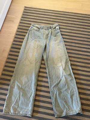 Snygga jeans! - Jeans i modell Jackie från Lindex, bra skick, storlek 38