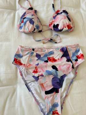 ByMalina bikini set - Knappt använd bikini från By Malina i storlek S.