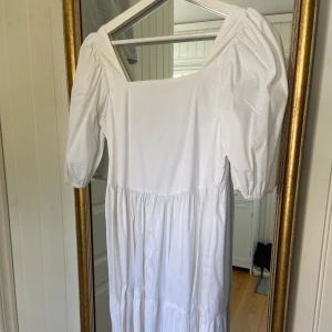 Vit klänning  - Så fin vit klänning, prefekt till sommaren🤍