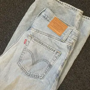 Levi’s jeans i modellen high loose storlek 26 (S) ord