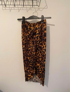 Leopard Mönstrad kjol zara  - I bra skick, inga anmärkningar 