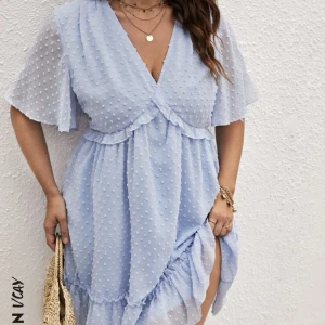 Klänning  - Blå klänning från Shein, aldrig använd. Strl: 0XL 