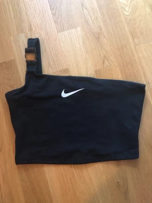 Nike magtröja  - Nike magtröja som inte kommer till användning. 