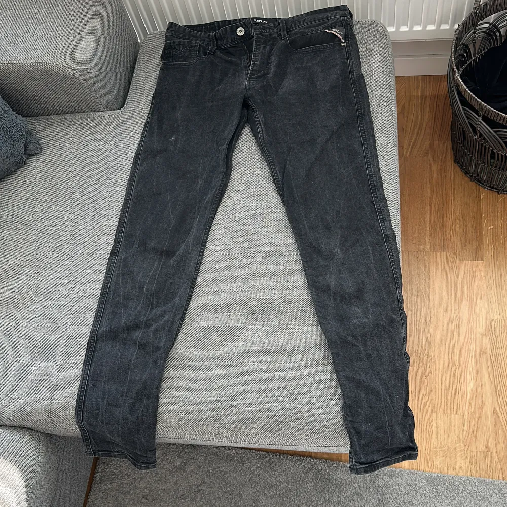 ”Ljussvarta” jeans från Replay. Jeans & Byxor.