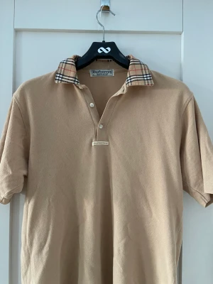 Burberry pike - Köpte men den passade inte var lite för stor för mig skick 9/10