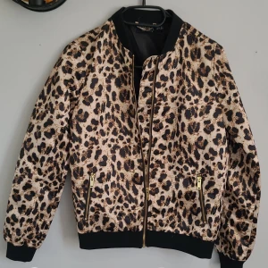 Sommarjacka - Tunn sommarjacka i stl 36 