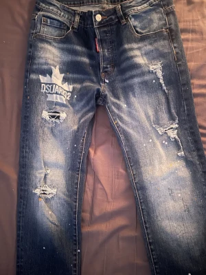 Dsquared jeans  - Köpte helt ny men storlek va för lite använt bara 5 gånger. 