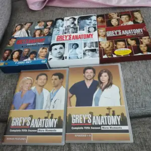 Dvd filmer  grey s anatomy  säsong 2 3 4 och 5 ej komplett