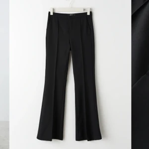 Kostymbyxor - Ett par fina kostymbyxor från Gina, de är världens skönaste! Inte använda så ofta då de är lite stora på mig i midjan, annars är de perfekta! Är 163 lång och är perfekt längd för mig