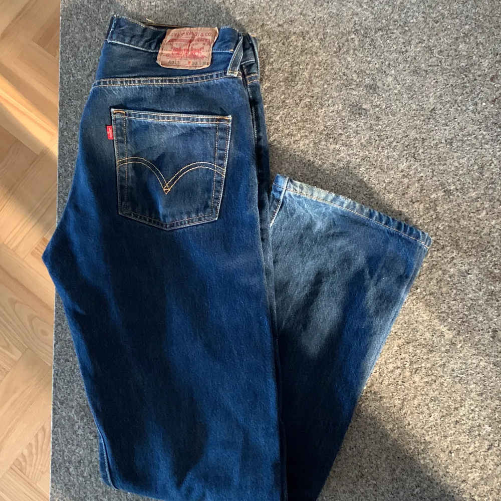 Supersnygga straight fit Levis jeans, toppen skick. Köpta på secondhand för 395kr, använda fåtal gånger💕💕. Jeans & Byxor.