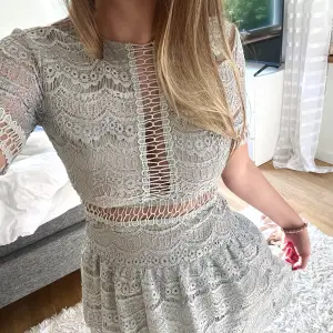 Säljer denna jättefina By Malina liknade klänningen! 💘💘