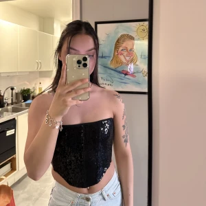 Paljett topp - Fin topp ifrån ginatricot, aldrig använd. 🥰 Pris går att diskutera vid snabb affär ❣️