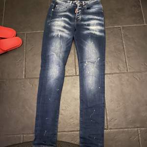 Dsquared2 jeans. Använda nyttskick. Storlek 42. 