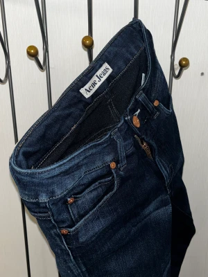 Acne jeans - Otroligt fina jeans använda 2-4 gånger högst. Vill påpeka att dom är något små i storleken men väldigt sköna! 