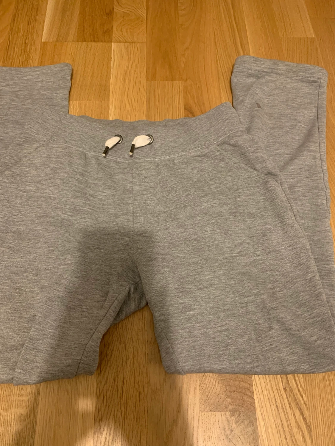 Mjukisbyxor med raka ben