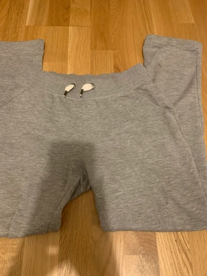 Mjukisbyxor med raka ben - Fint skick💗