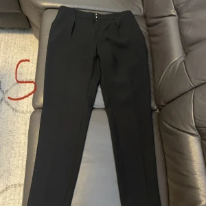 Kostymbyxor - Kostymbyxor för 150kr, använda ett par gånger men fint skick fortfarande. Strl S, går att mötas i malmö
