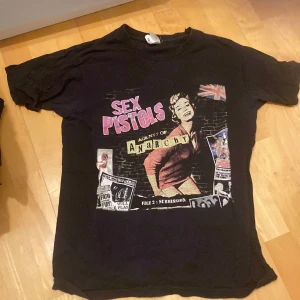 Sex pistols t shirt - Sex pistols t shirt från punkt shop🤘