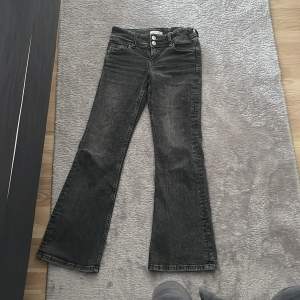 Jeans byxor för bra pris använda 1 gång  