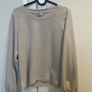 Långärmad tröja - Långärmad tröja i storlek S💛