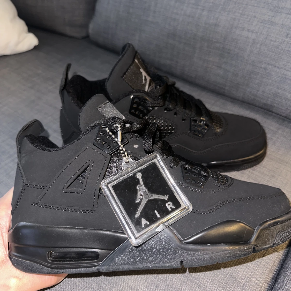 Black cats jordan 4