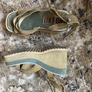 Coola kilklackar  - Superballa kilklacker med bratz-inspiration i jeans och mocka material. 