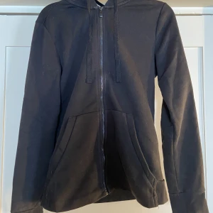Adidas kofta - Knappt använd. 