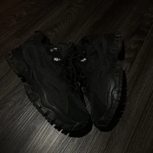 Fila sneakers - Fila sneakers i fint skick. Använda fåtal gånger💕