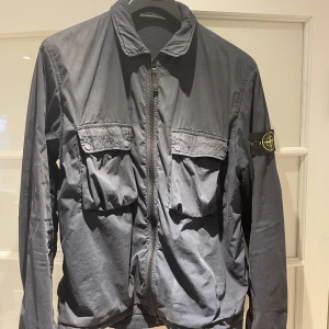 Stone island overshirt - Stone island overshirt. Storlek L. Fint skick.