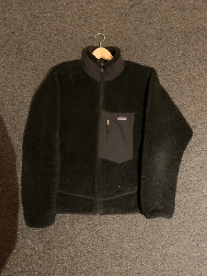 Patagonia Jacka - Patagonia fleece jacket retro x. Ny pris 2200, denna är använd sparsamt och har ett skick på 8/10. 
