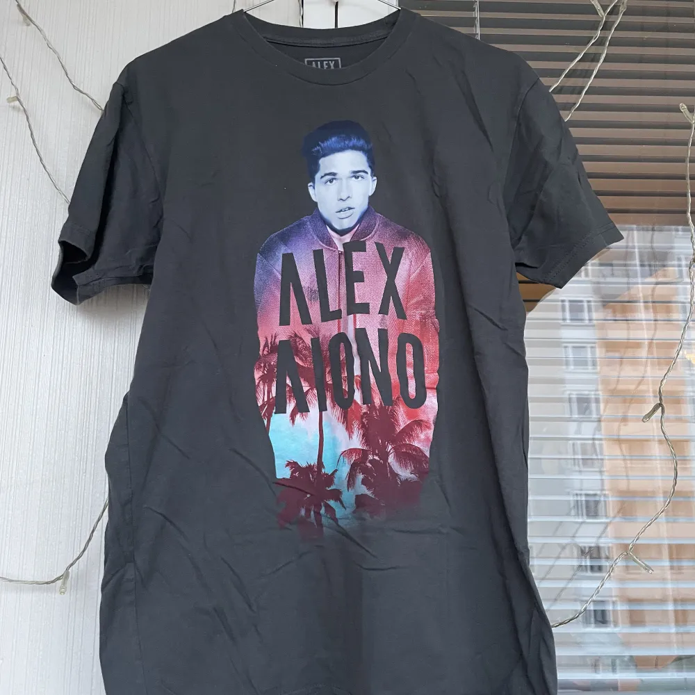 Alex aiono tshirt, fick den av honom på en av hans konserter för ca 3 år sen. . T-shirts.