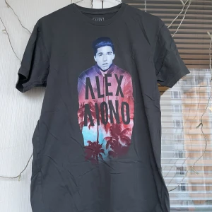 T-shirt - Alex aiono tshirt, fick den av honom på en av hans konserter för ca 3 år sen. 