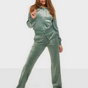 Juicy Couture - Gillar den inte längre så säljer, kan skicka egna bilder i chatten. Du får båda delarna för priset 