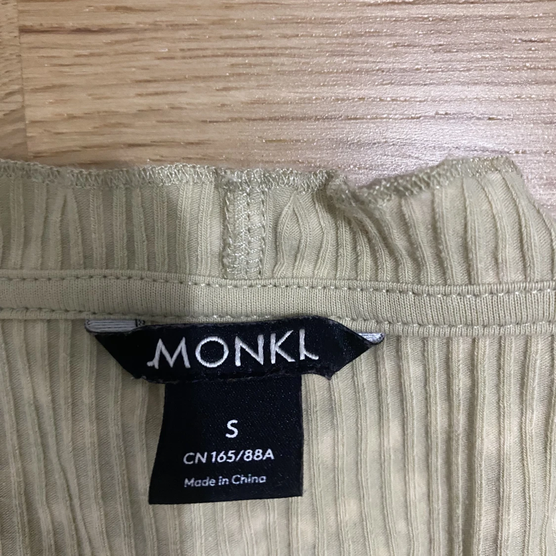 Monki - 90